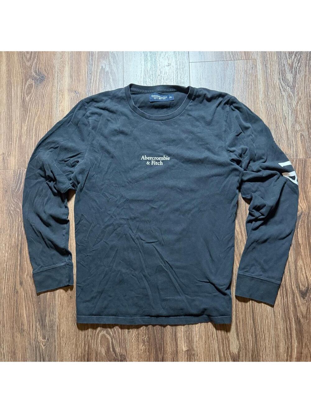 Abercrombie & Fitch black long sleeve graphic tee